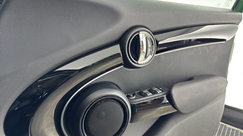 MINI Hatchback 1.5 Cooper Classic 5dr Petrol Hatchback